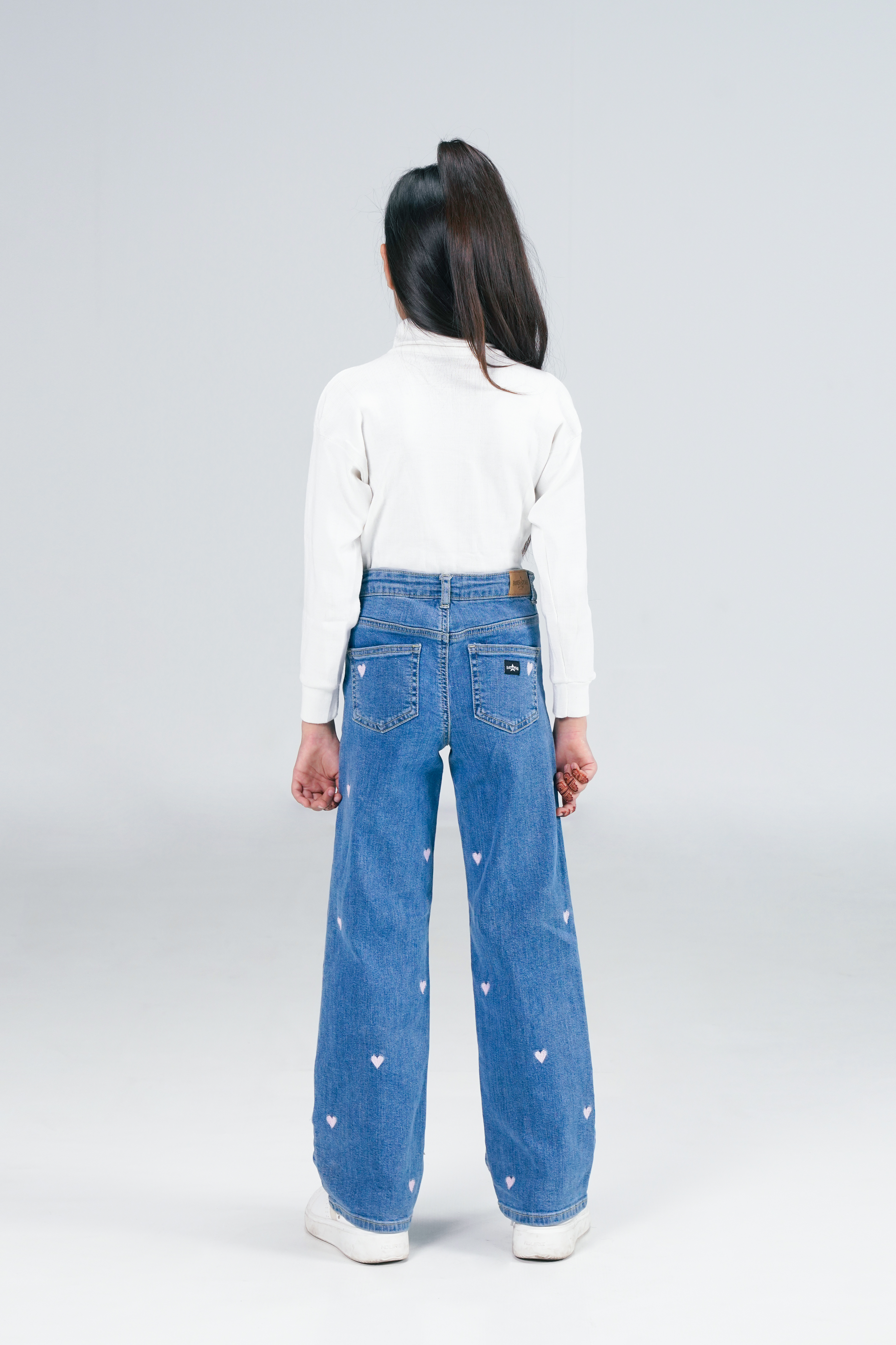 Wide Leg Heart Embroidery Jean