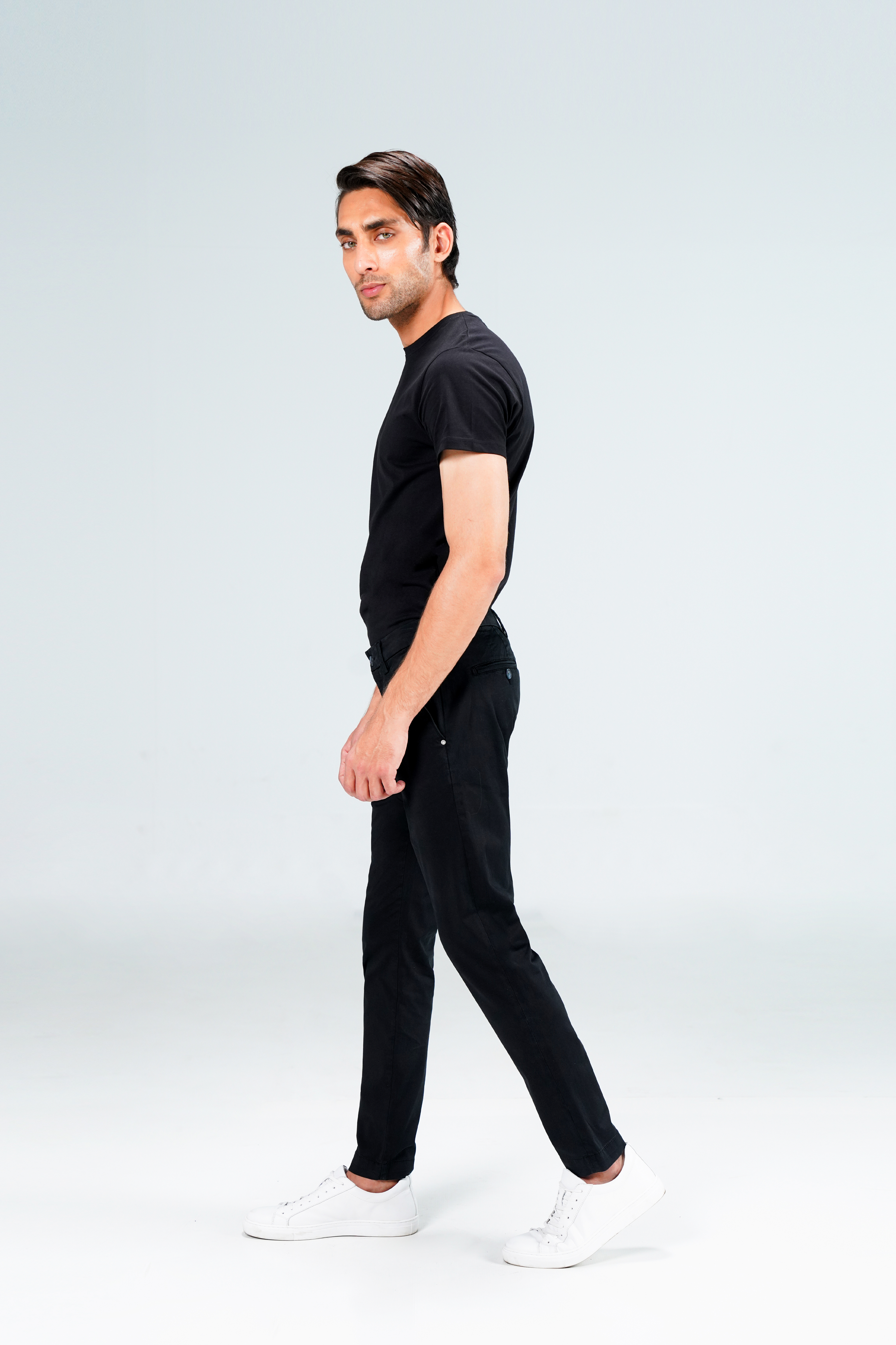 Cropped Leg Chino Black