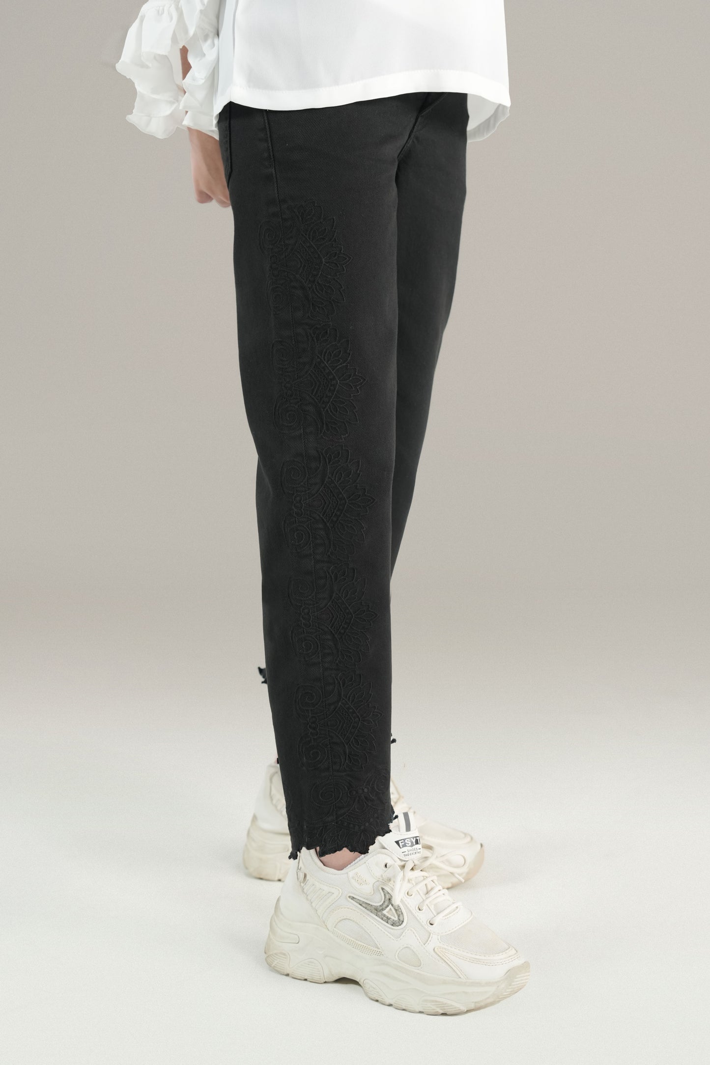 Black Lace Embroided Pant
