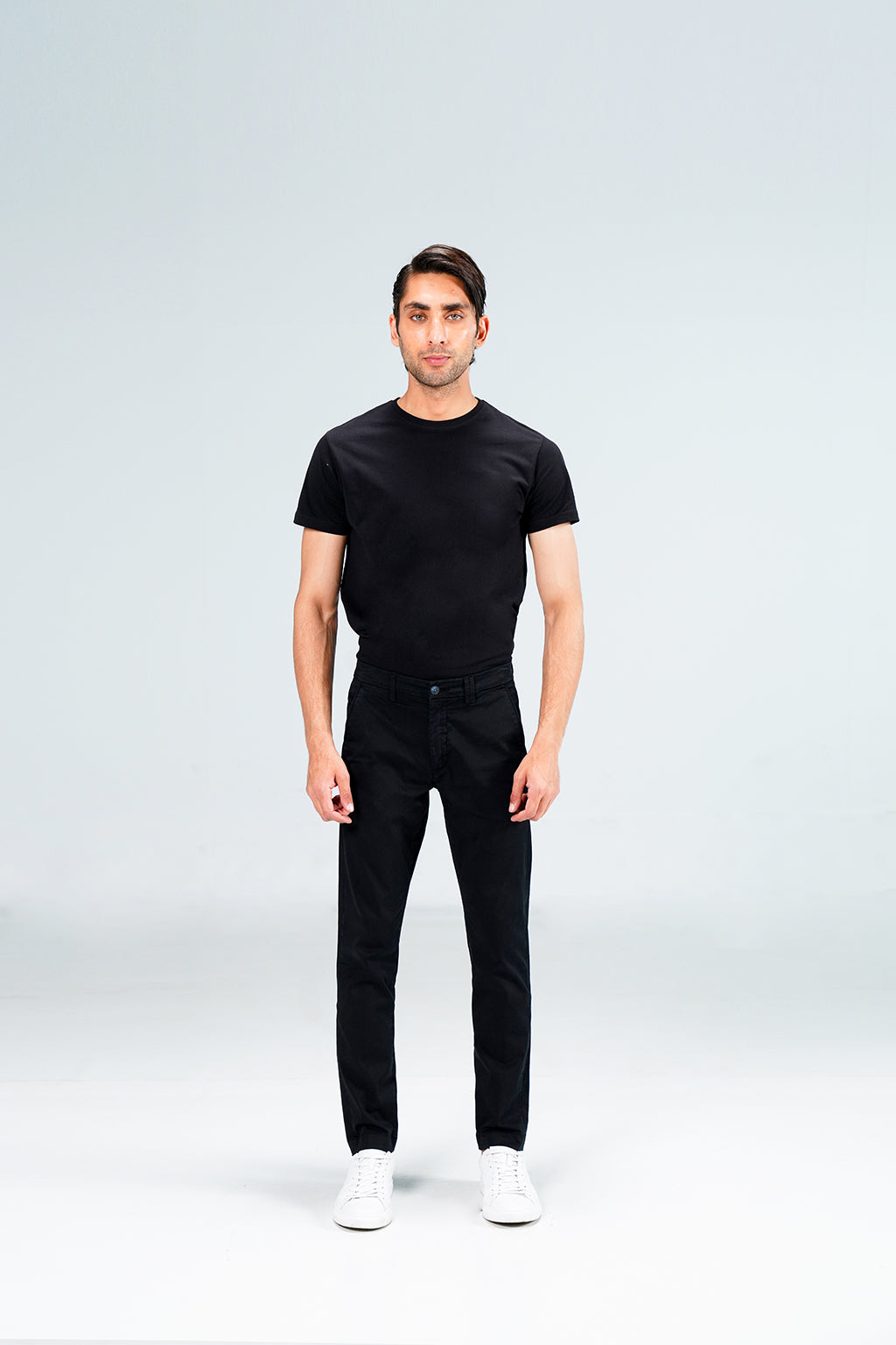Cropped Leg Chino Black
