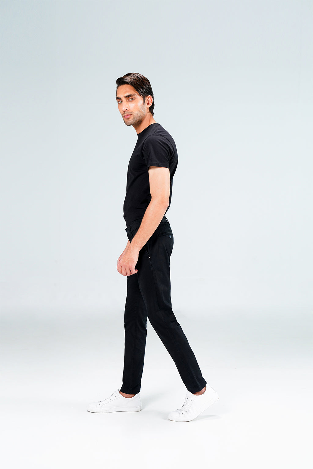 Cropped Leg Chino Black