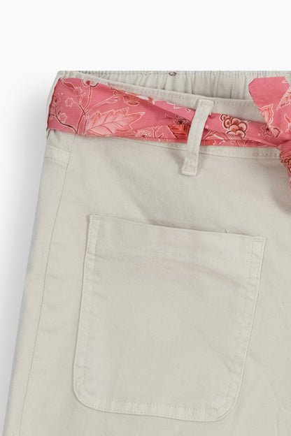Stretch Patch Pocket Shorts Beige