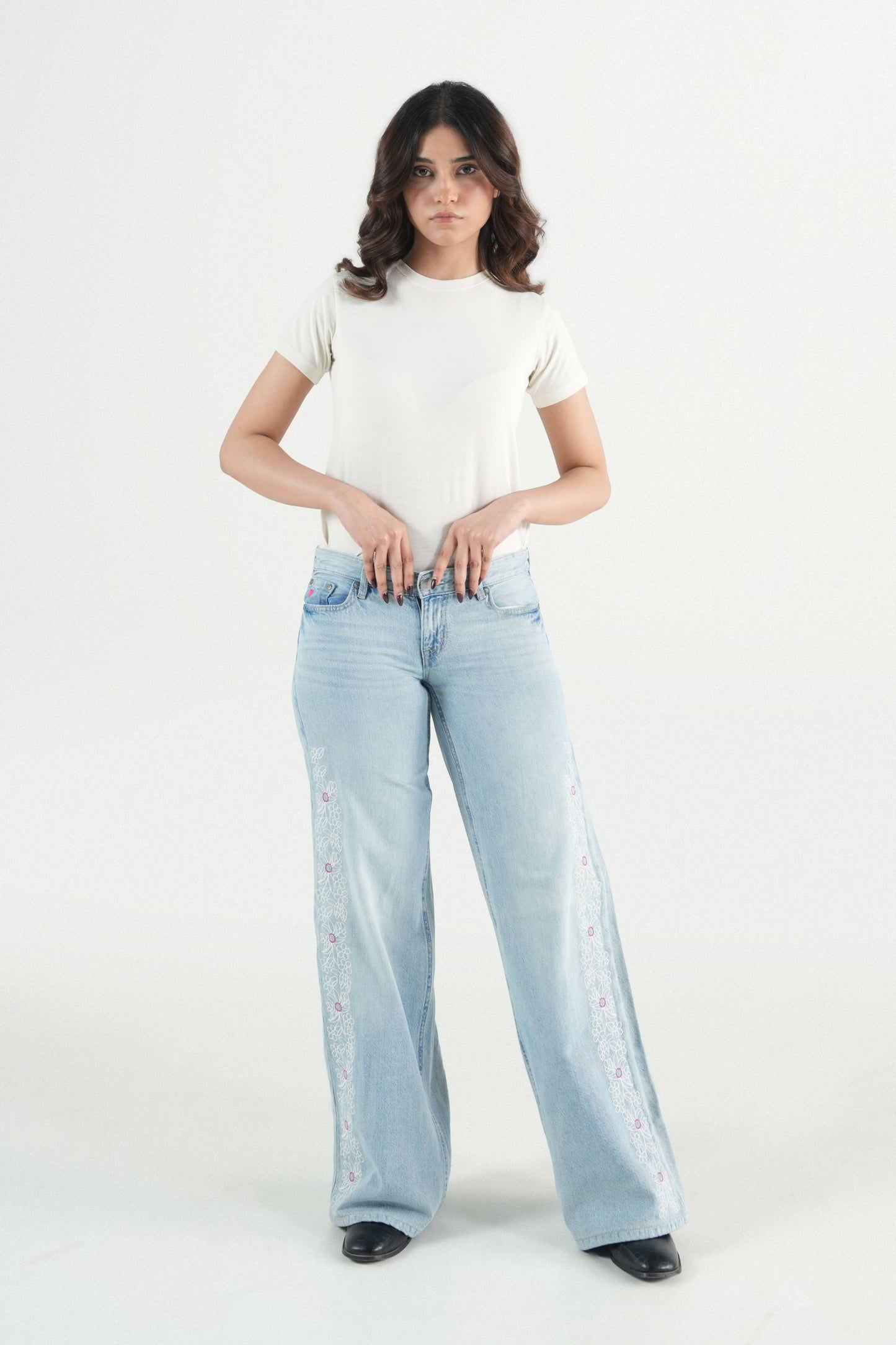 Low Rise Wide Leg Embrioded Jeans