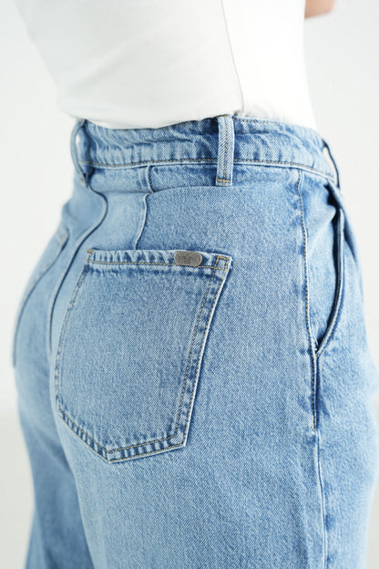 Pleated Barrel Fit Light Blue Jeans