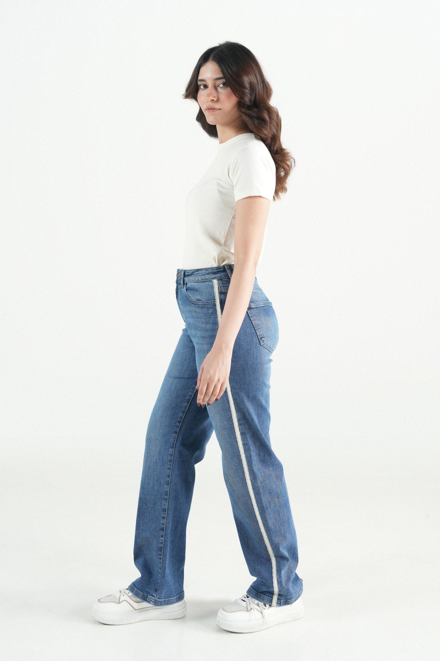 Relaxed Straight Jeans With Lace