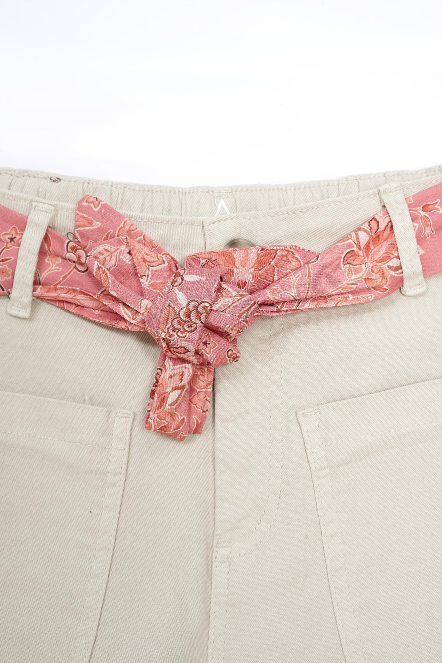 Stretch Patch Pocket Shorts Beige