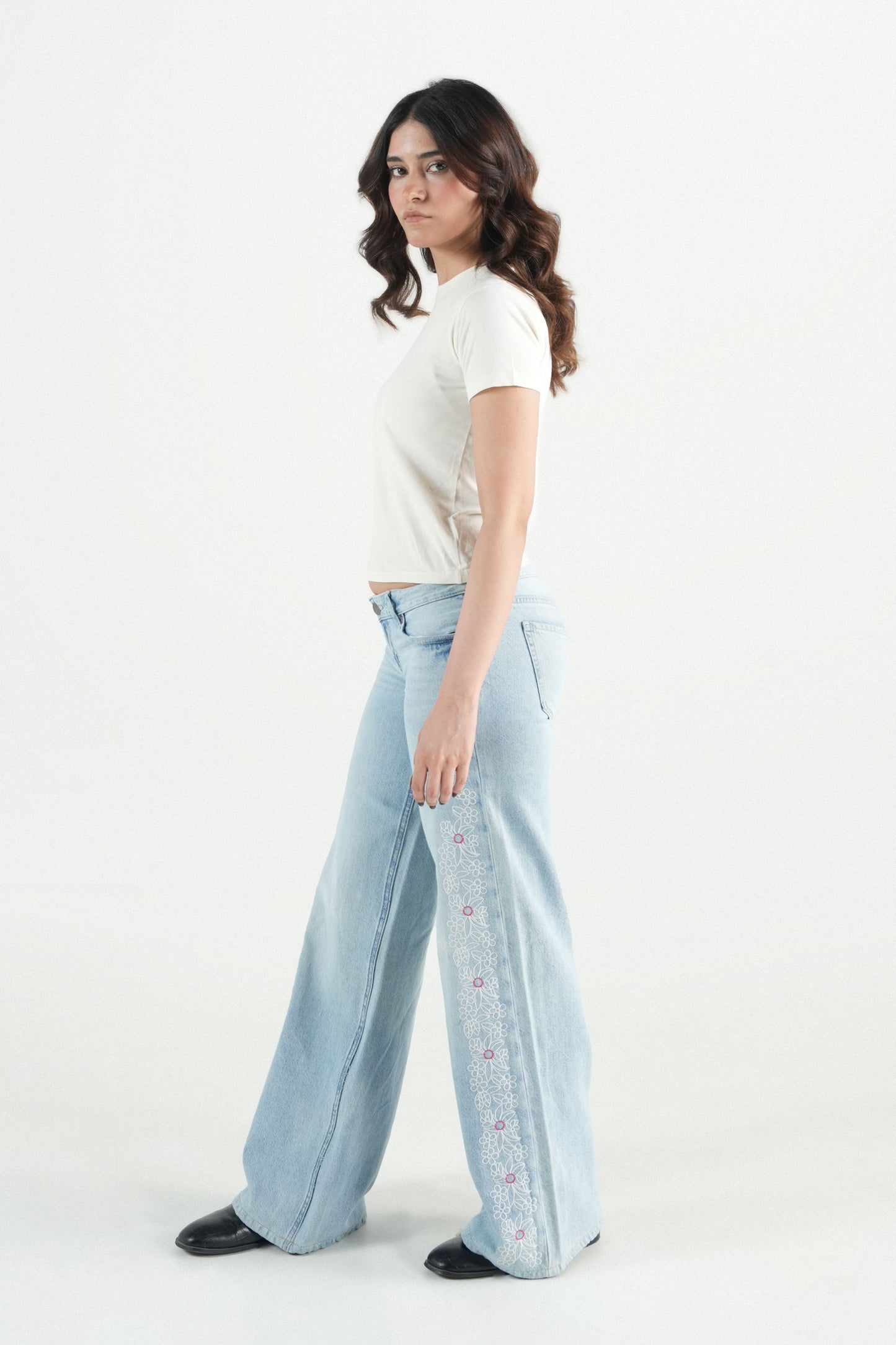 Low Rise Wide Leg Embrioded Jeans