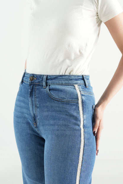 Relaxed Straight Jeans With Lace