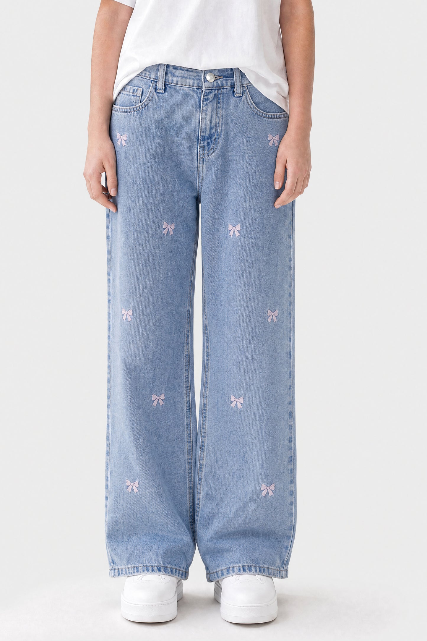Mom Fit Embroidery Baggy Jeans